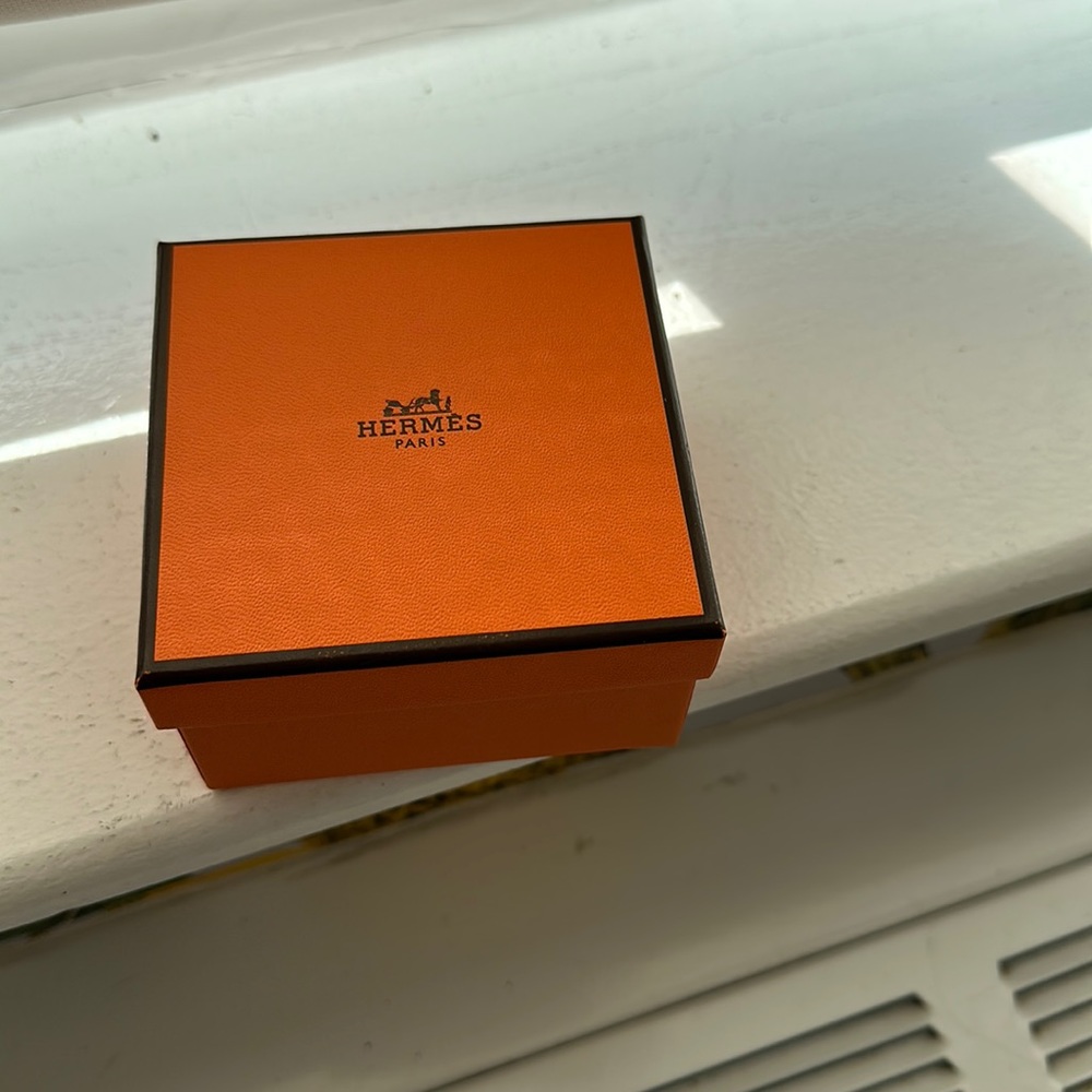 Authentic Hermès box with ribbon